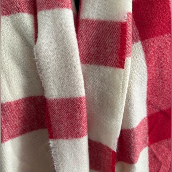 BR Buffalo Plaid Scarf NWT New Red and White Very Soft Fringe Hems - Picture 5 of 6